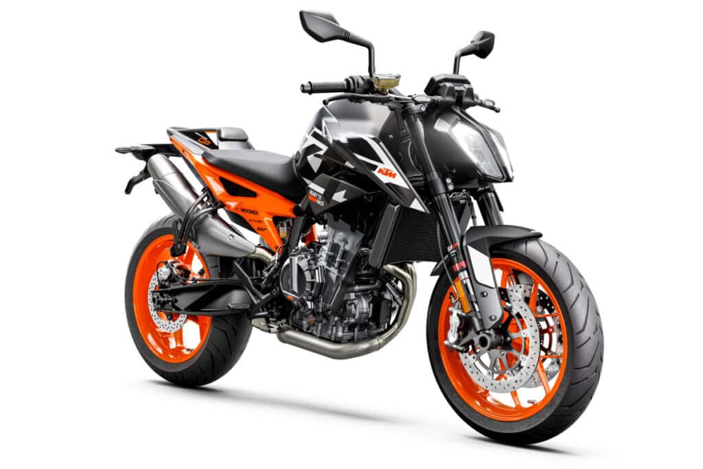 446750_MY23 KTM 890 DUKE GP _45_ Front-Right_EU_ Global